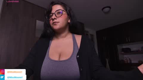 Snapshot of missmoonn chatting on 9, 9, 2025 MissMoon online show from 9, 9, 2025