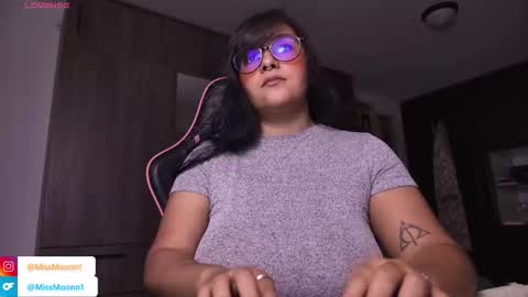 Snapshot of missmoonn chatting on 8, 10, 2025 MissMoon online show from 8, 10, 2025