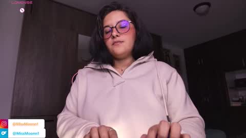 Snapshot of missmoonn chatting on 4, 11, 2025 MissMoon online show from 4, 11, 2025