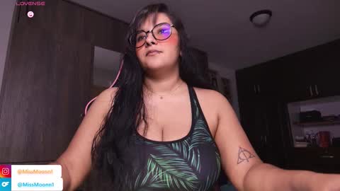 Snapshot of missmoonn chatting on 7, 11, 2025 MissMoon online show from 7, 11, 2025