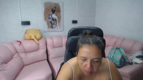 Snapshot of misspenelopenipples chatting on 8, 3, 2025 Penelope online show from 8, 3, 2025