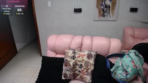 Snapshot of misspenelopenipples chatting on 23, 10, 2025 Penelope online show from 23, 10, 2025