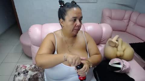 Snapshot of misspenelopenipples chatting on 12, 11, 2025 Penelope online show from 12, 11, 2025