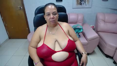 Snapshot of misspenelopenipples chatting on 19, 11, 2025 Penelope online show from 19, 11, 2025