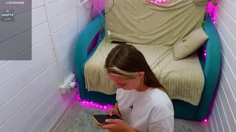 . online show from 12, 9, 2025