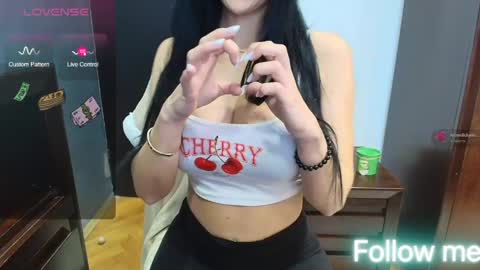 Snapshot of missshinex chatting on 28, 4, 2026 Olivia FOLLOW ME TO GET Thumb UP me please its important online show from 28, 4, 2026