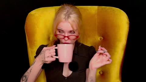 Misss Lola Angel online show from 1, 10, 2025