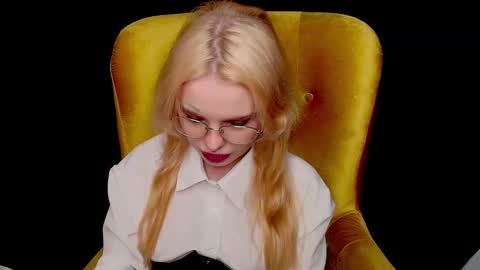 Misss Lola Angel online show from 5, 10, 2025