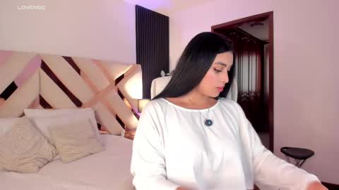 Snapshot of missthailand_ chatting on 2, 10, 2025 Fernanda Davila online show from 2, 10, 2025