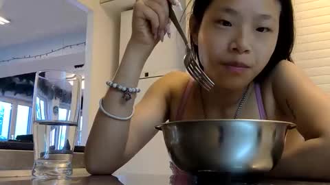 Snapshot of missversatile chatting on 29, 5, 2026 Miss Versatile online show from 29, 5, 2026