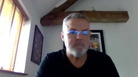 Snapshot of misterblivs chatting on 26, 10, 2025 Misterblivs online show from 26, 10, 2025