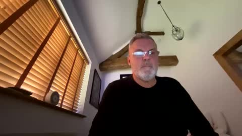 Snapshot of misterblivs chatting on 2, 11, 2025 Misterblivs online show from 2, 11, 2025