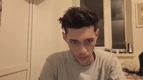 MisteriosoXragazzoX online show from 18, 11, 2025