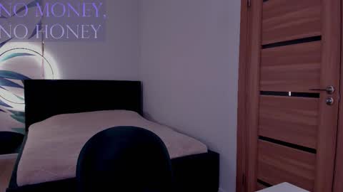 Mistress Mia online show from 7, 11, 2025