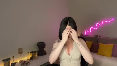 Snapshot of mistress_of_hearts chatting on 14, 5, 2026 Mia online show from 14, 5, 2026