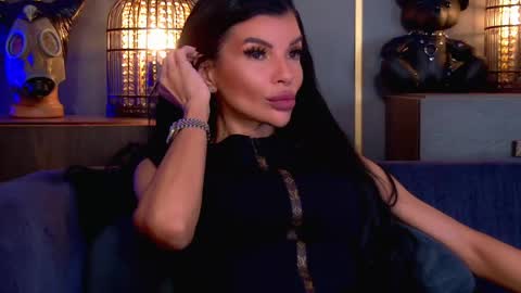 Elenia online show from 4, 5, 2026