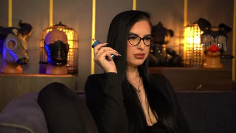 Snapshot of mistresskellykent chatting on 29, 4, 2026 Mistress Kelly online show from 29, 4, 2026