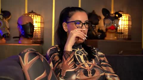 Snapshot of mistresskellykent chatting on 28, 5, 2026 Mistress Kelly online show from 28, 5, 2026