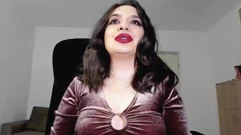 Snapshot of mistressmichelle5 chatting on 27, 2, 2025 YourGoddessM online show from 27, 2, 2025