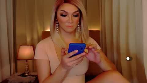 Snapshot of mistressseductionleah chatting on 7, 5, 2026 Leah online show from 7, 5, 2026