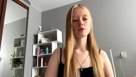 Snapshot of mittietonge chatting on 3, 10, 2025 Amelia online show from 3, 10, 2025