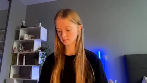 Snapshot of mittietonge chatting on 6, 10, 2025 Amelia online show from 6, 10, 2025
