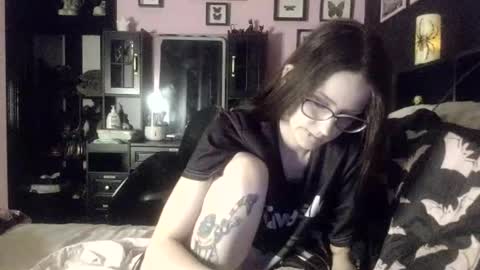 Mizz Bonez online show from 3, 2, 2026