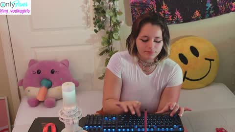 Hera  Tethra Bathtub stream  20k followers  Ask about our custom videos3 online show from 11, 12, 2024