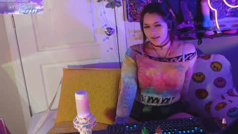 Hera  Tethra Bathtub stream  20k followers  Ask about our custom videos3 online show from 9, 1, 2025