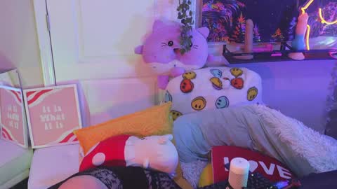 Hera  Tethra Bathtub stream  20k followers  Ask about our custom videos3 online show from 27, 1, 2025