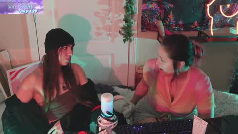 Hera  Tethra Bathtub stream  20k followers  Ask about our custom videos3 online show from 31, 1, 2025