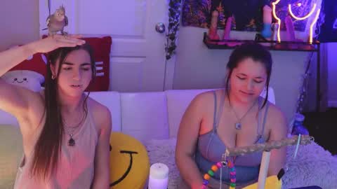 Hera  Tethra Bathtub stream  20k followers  Ask about our custom videos3 online show from 21, 2, 2025