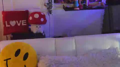 Hera  Tethra Bathtub stream  20k followers  Ask about our custom videos3 online show from 26, 2, 2025