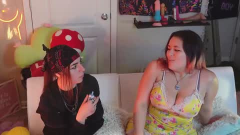 Hera  Tethra Bathtub stream  20k followers  Ask about our custom videos3 online show from 26, 2, 2025