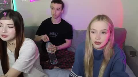 Snapshot of mmkakpoxyi22 chatting on 24, 1, 2025 alice and ray online show from 24, 1, 2025