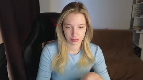 Snapshot of mmm_banana chatting on 22, 12, 2024 Lili online show from 22, 12, 2024
