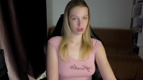 Snapshot of mmm_banana chatting on 1, 2, 2025 Lili online show from 1, 2, 2025