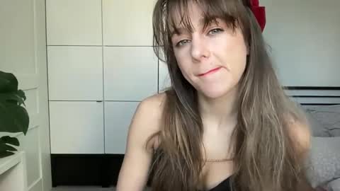 mmminnie online show from 19, 2, 2025