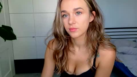 mmminnie online show from 25, 9, 2025