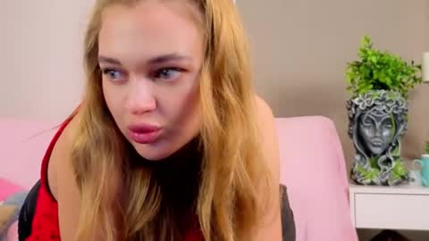 Snapshot of moirawenzinger chatting on 18, 9, 2025 Kylie online show from 18, 9, 2025