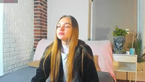 Snapshot of moirawenzinger chatting on 28, 9, 2025 Kylie online show from 28, 9, 2025