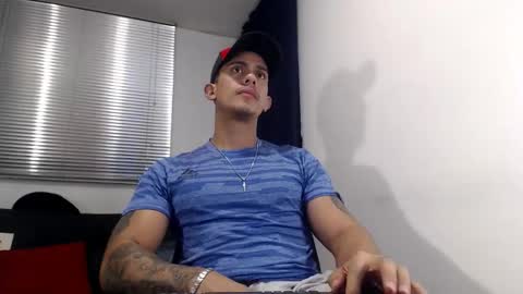 Snapshot of moises_paez chatting on 30, 12, 2024 Moises Paez online show from 30, 12, 2024