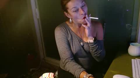 Snapshot of moistknickerchick69 chatting on 24, 9, 2025 MoistKnickers69 online show from 24, 9, 2025