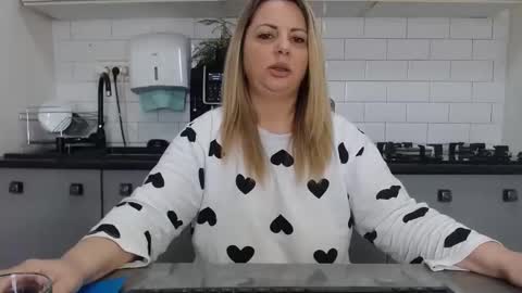 erika online show from 4, 2, 2025