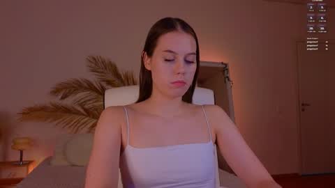 Snapshot of mol1y_kitten chatting on 11, 12, 2024 Molly online show from 11, 12, 2024