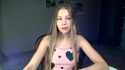 Snapshot of molli_and_tom chatting on 7, 10, 2025 Bitcoin 1P8NuZxsaNsQTx7wJJJ7Ao1mic4nvJPVLC online show from 7, 10, 2025