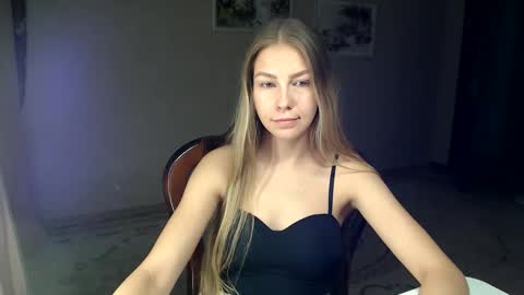 Snapshot of molli_and_tom chatting on 11, 10, 2025 Bitcoin 1P8NuZxsaNsQTx7wJJJ7Ao1mic4nvJPVLC online show from 11, 10, 2025
