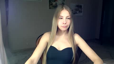 Snapshot of molli_and_tom chatting on 12, 10, 2025 Bitcoin 1P8NuZxsaNsQTx7wJJJ7Ao1mic4nvJPVLC online show from 12, 10, 2025