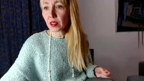 Snapshot of molliart chatting on 2, 2, 2026 molliart online show from 2, 2, 2026