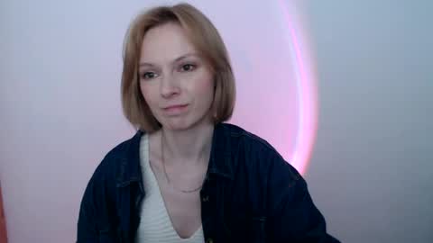 Snapshot of mollilove chatting on 8, 6, 2026 mollilove online show from 8, 6, 2026